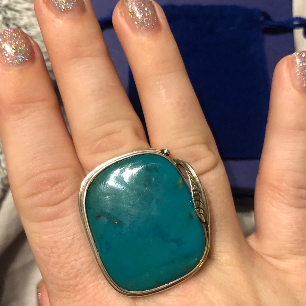 Stunning size 8 sterling silver turquoise ring